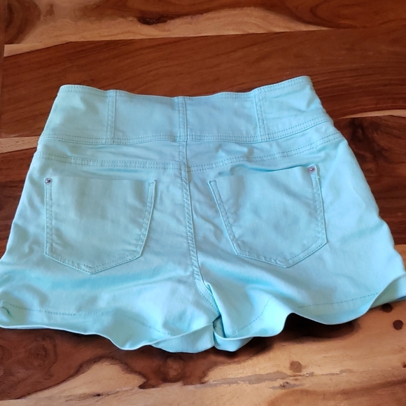 No Boundaries high waisted shorts - Picture 3 of 3